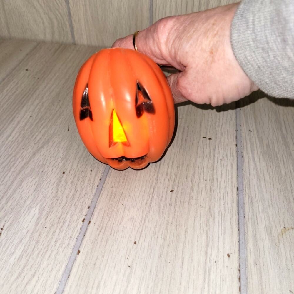 Vtg Orange Jack-O'-Lantern Flash Light Halloween Pumpkin Blowmold Light